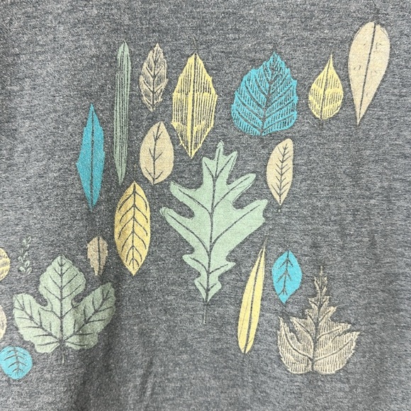 Patagonia Gray Short Sleeve T-Shirt with Leaf Print Small - Picture 2 of 4